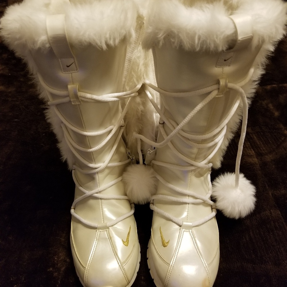 Nike snow boots
